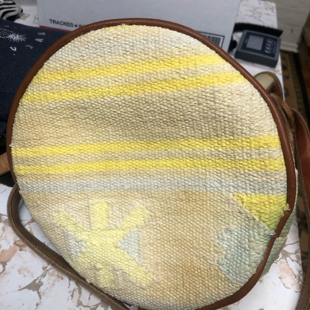 VINTAGE FOSSIL BUCKET PURSE - CANVAS AND LEATHER - Picture 3 of 4
